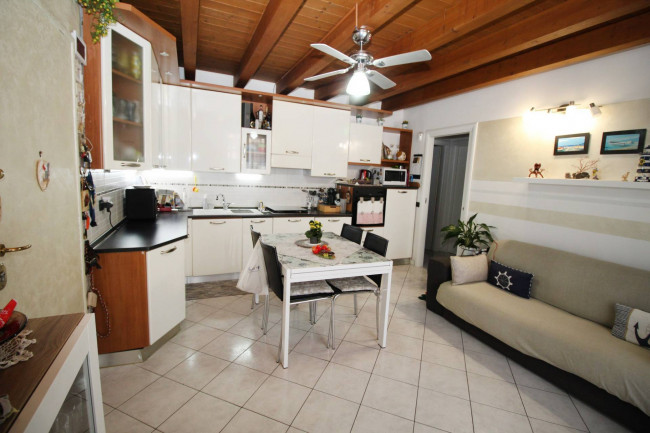 Appartamento in vendita a Lazzate