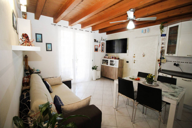 Appartamento in vendita a Lazzate