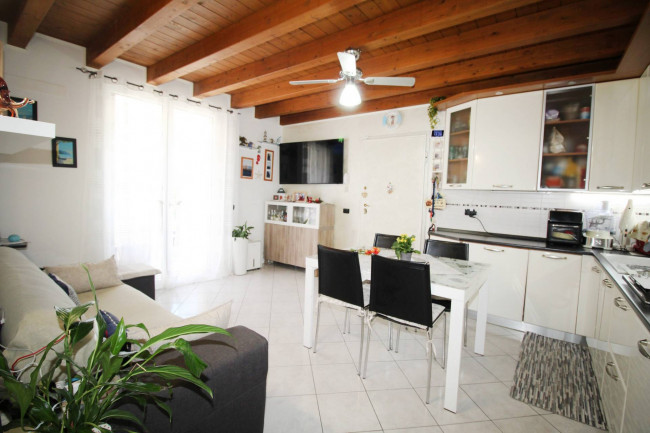 Appartamento in vendita a Lazzate