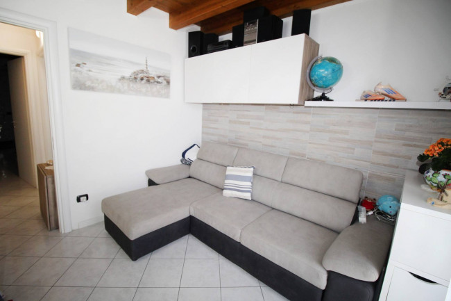 Appartamento in vendita a Lazzate