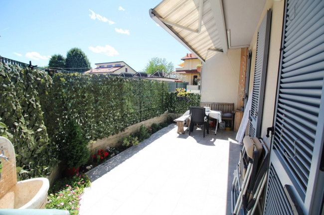 Appartamento in vendita a Lazzate