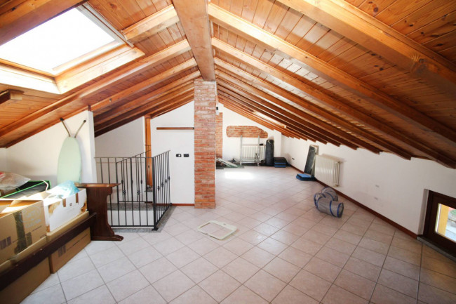 Appartamento in vendita a Lazzate