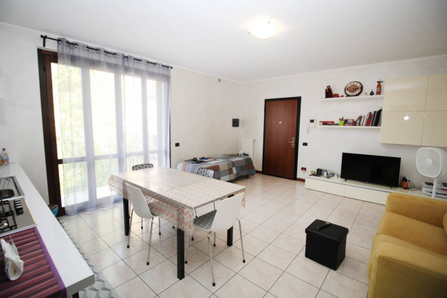 Appartamento in vendita a Lazzate