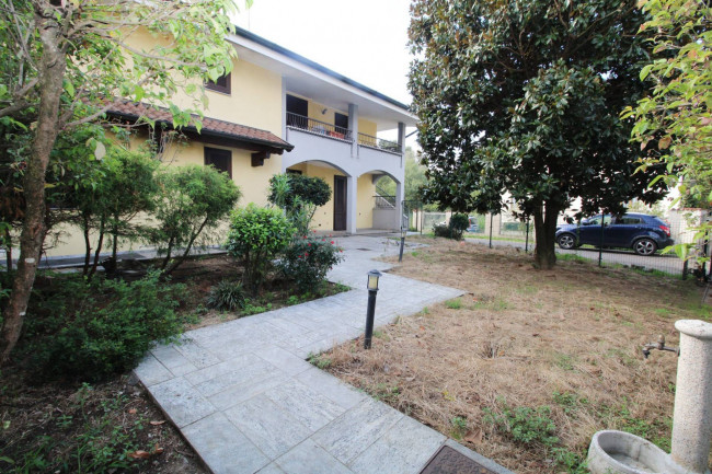 Appartamento in affitto a Lazzate