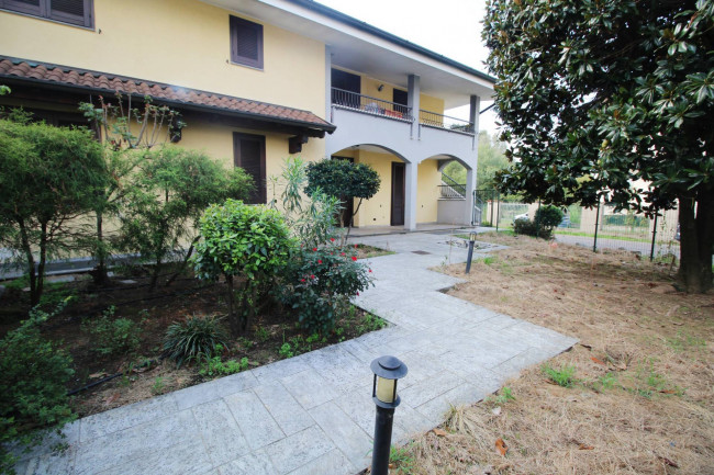 Appartamento in affitto a Lazzate