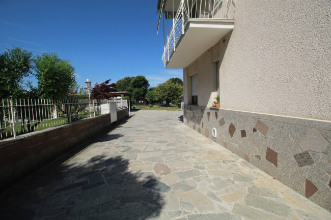 Appartamento in vendita a Lazzate