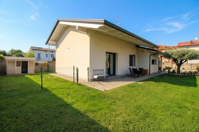 Villa in vendita a Lazzate