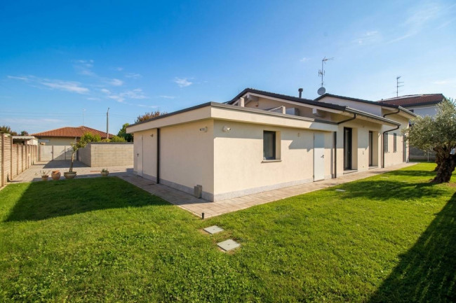 Villa in vendita a Lazzate