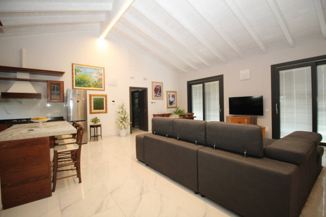 Villa in vendita a Lazzate