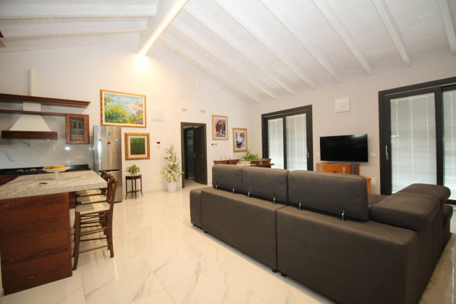 Villa in vendita a Lazzate