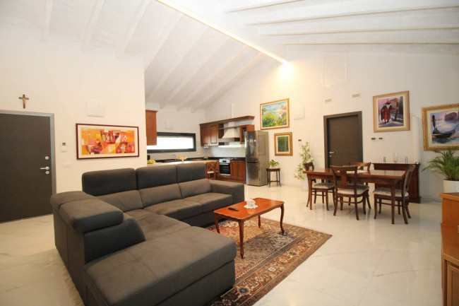 Villa in vendita a Lazzate