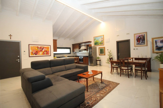 Villa in vendita a Lazzate