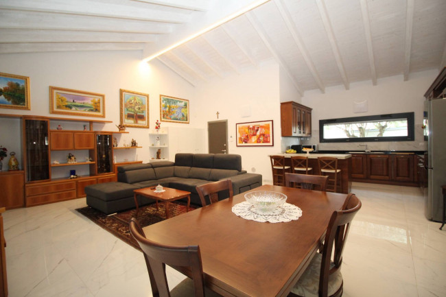 Villa in vendita a Lazzate