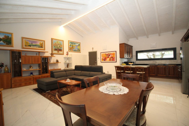 Villa in vendita a Lazzate