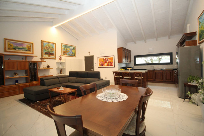 Villa in vendita a Lazzate