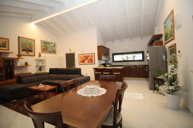 Villa in vendita a Lazzate
