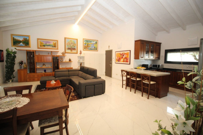 Villa in vendita a Lazzate