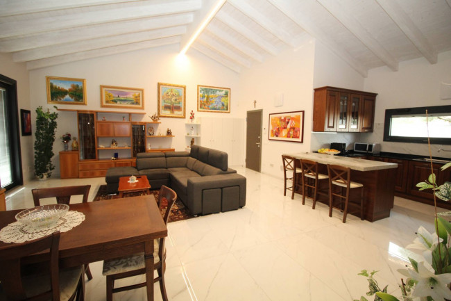 Villa in vendita a Lazzate