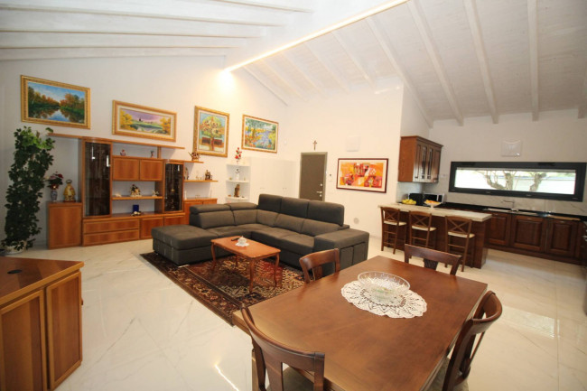 Villa in vendita a Lazzate