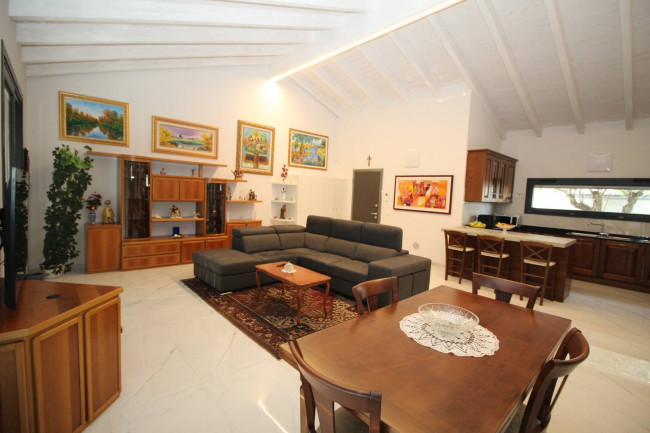 Villa in vendita a Lazzate