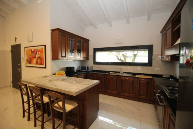 Villa in vendita a Lazzate