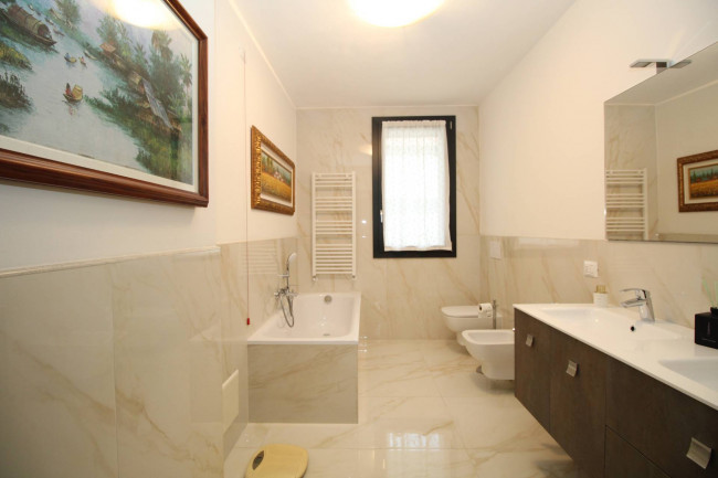 Villa in vendita a Lazzate