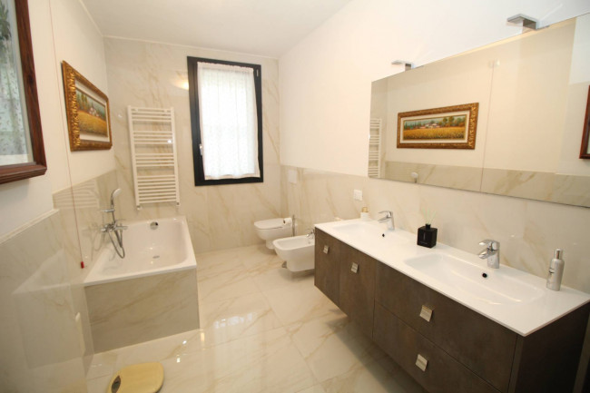 Villa in vendita a Lazzate