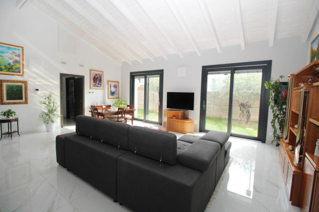 Villa in vendita a Lazzate