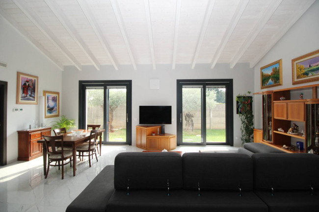 Villa in vendita a Lazzate