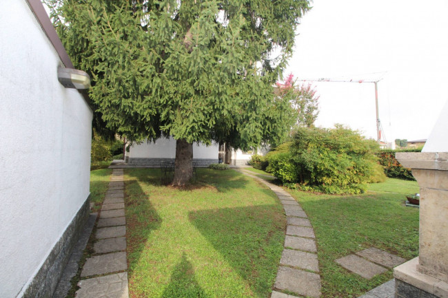Appartamento in vendita a Lazzate