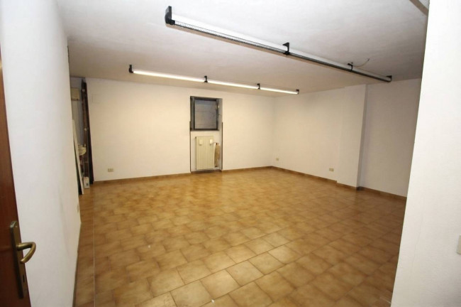 Magazzino in vendita a Lentate sul Seveso