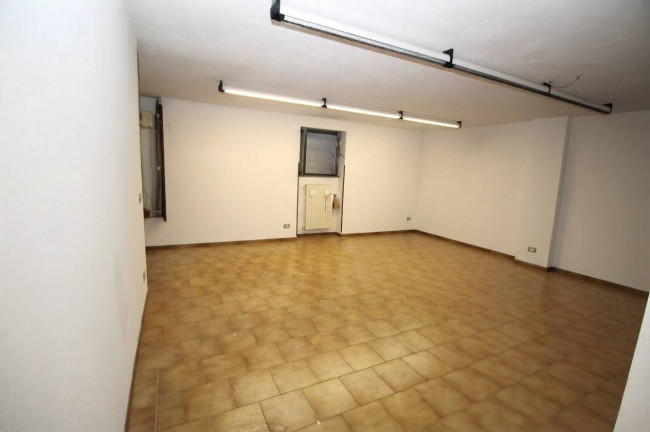 Magazzino in vendita a Lentate sul Seveso