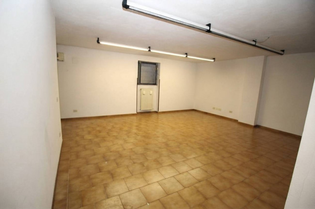 Magazzino in vendita a Lentate sul Seveso