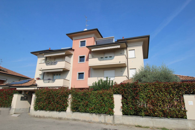 Appartamento in vendita a Lazzate