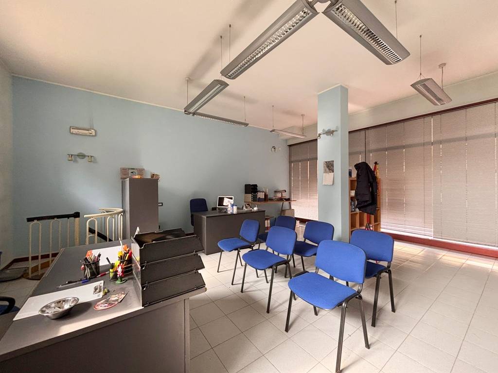 Attività commerciale in affitto a Nova Milanese