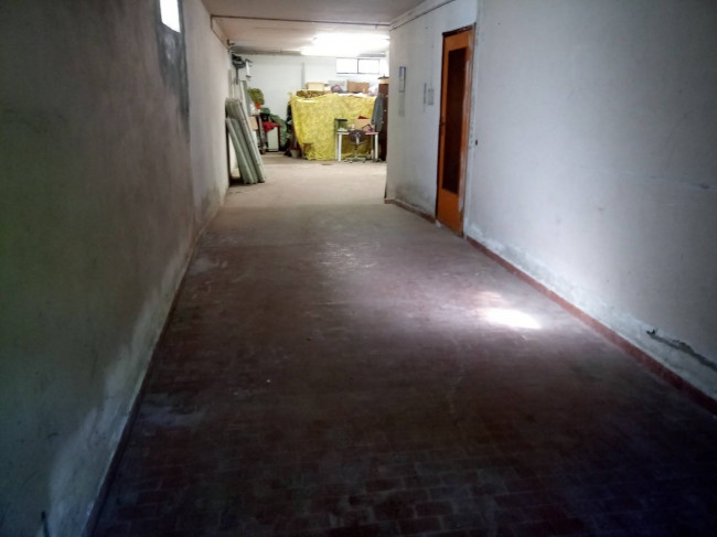 Locale commerciale in vendita a Nova Milanese