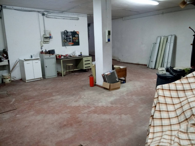 Locale commerciale in vendita a Nova Milanese