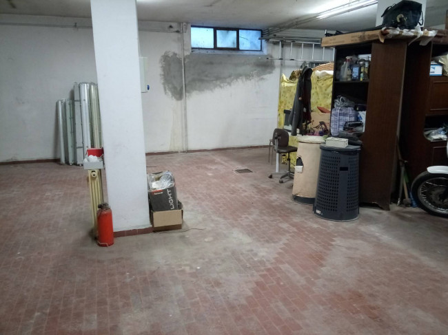 Locale commerciale in vendita a Nova Milanese