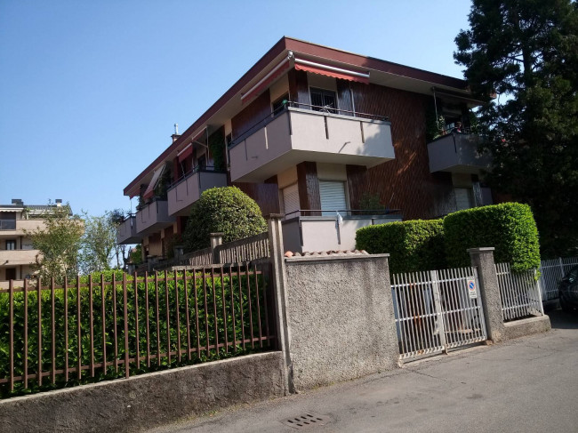 Locale commerciale in vendita a Nova Milanese