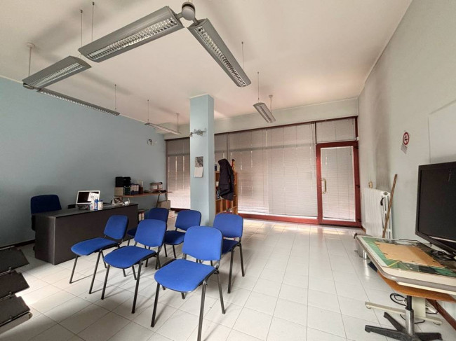 Attività commerciale in affitto a Nova Milanese