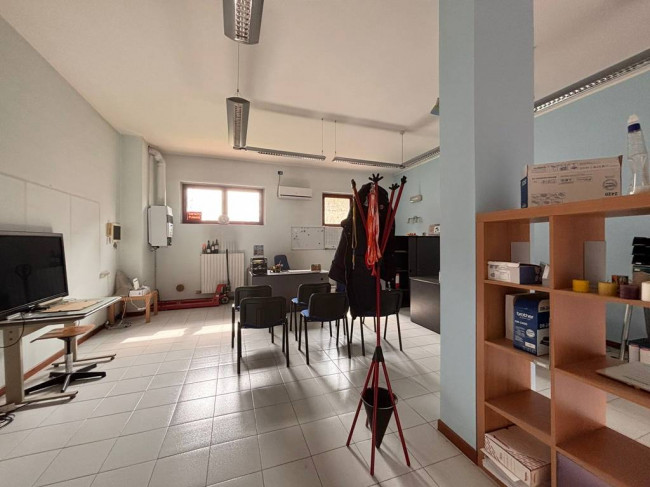 Attività commerciale in affitto a Nova Milanese