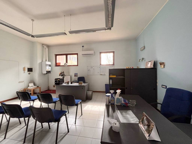 Attività commerciale in affitto a Nova Milanese