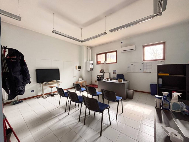 Attività commerciale in affitto a Nova Milanese