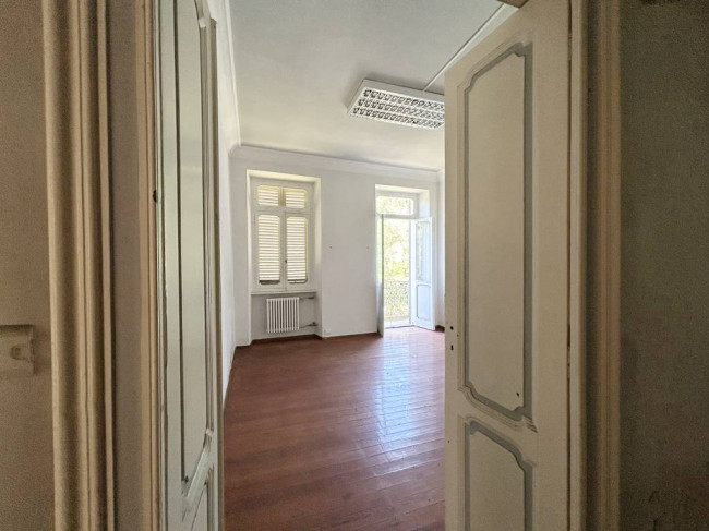 Locale commerciale in vendita a Strona