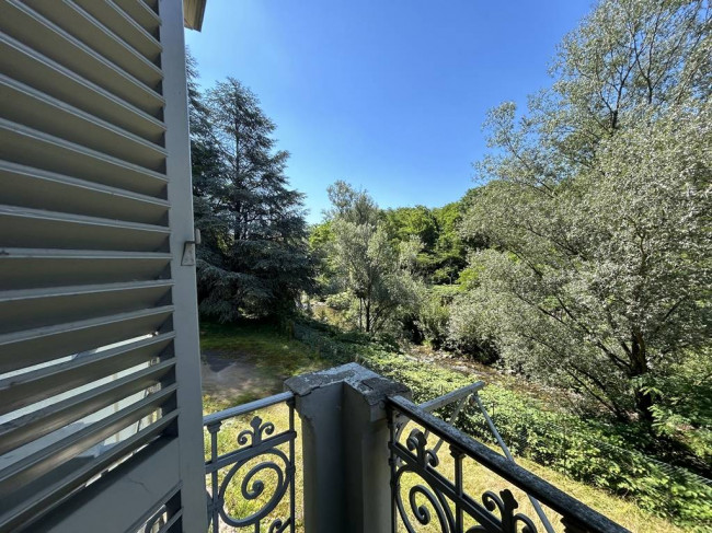 Locale commerciale in vendita a Strona