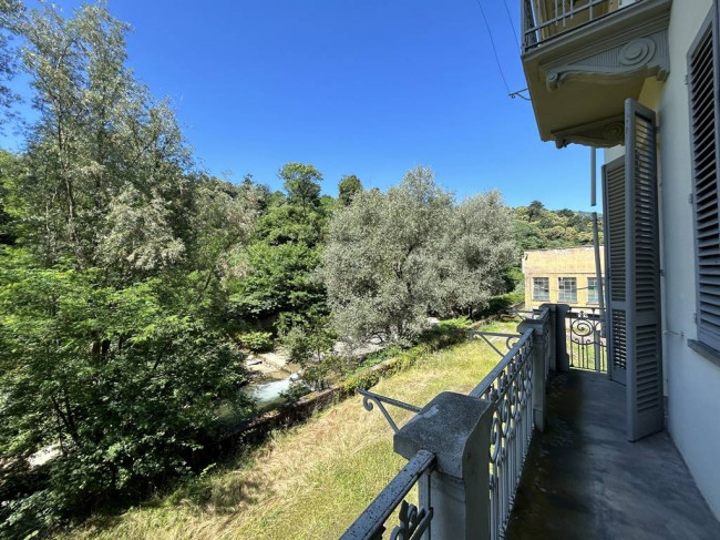 Locale commerciale in vendita a Strona