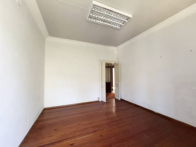 Locale commerciale in vendita a Strona