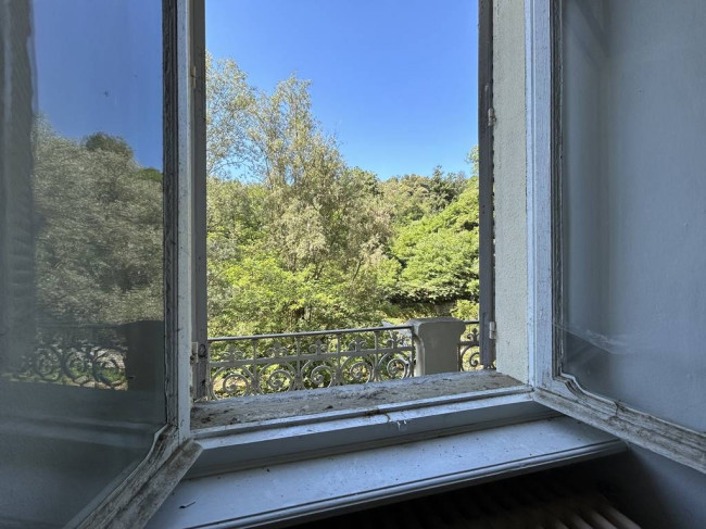 Locale commerciale in vendita a Strona