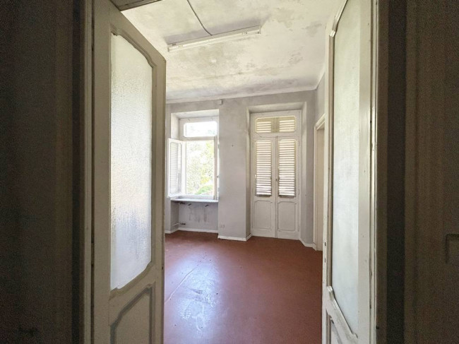 Locale commerciale in vendita a Strona