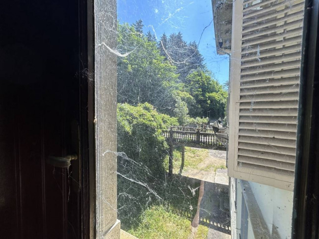 Locale commerciale in vendita a Strona